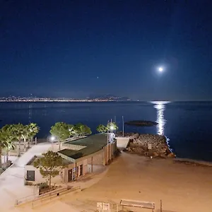 https://antibes-a-nest-perched-on-the-sea.fr-provencehotel.com